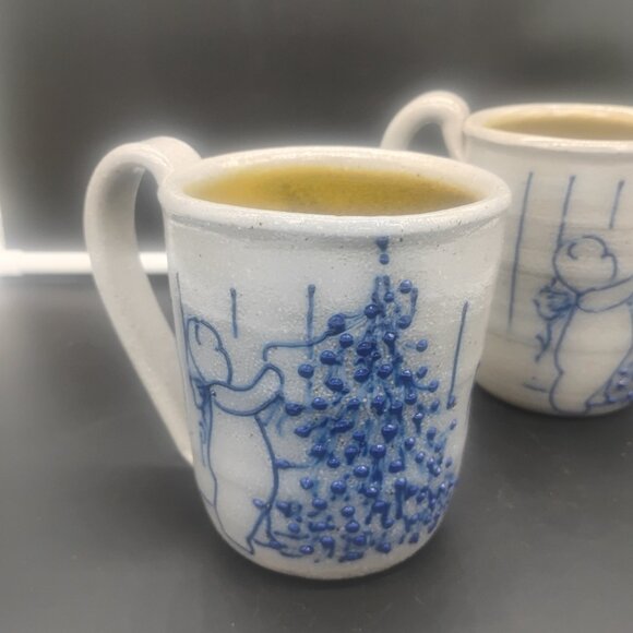 Lot of 2 Salmon Falls Stoneware Helen Berg's Christmas Bear Mugs. Signed - Picture 2 of 9